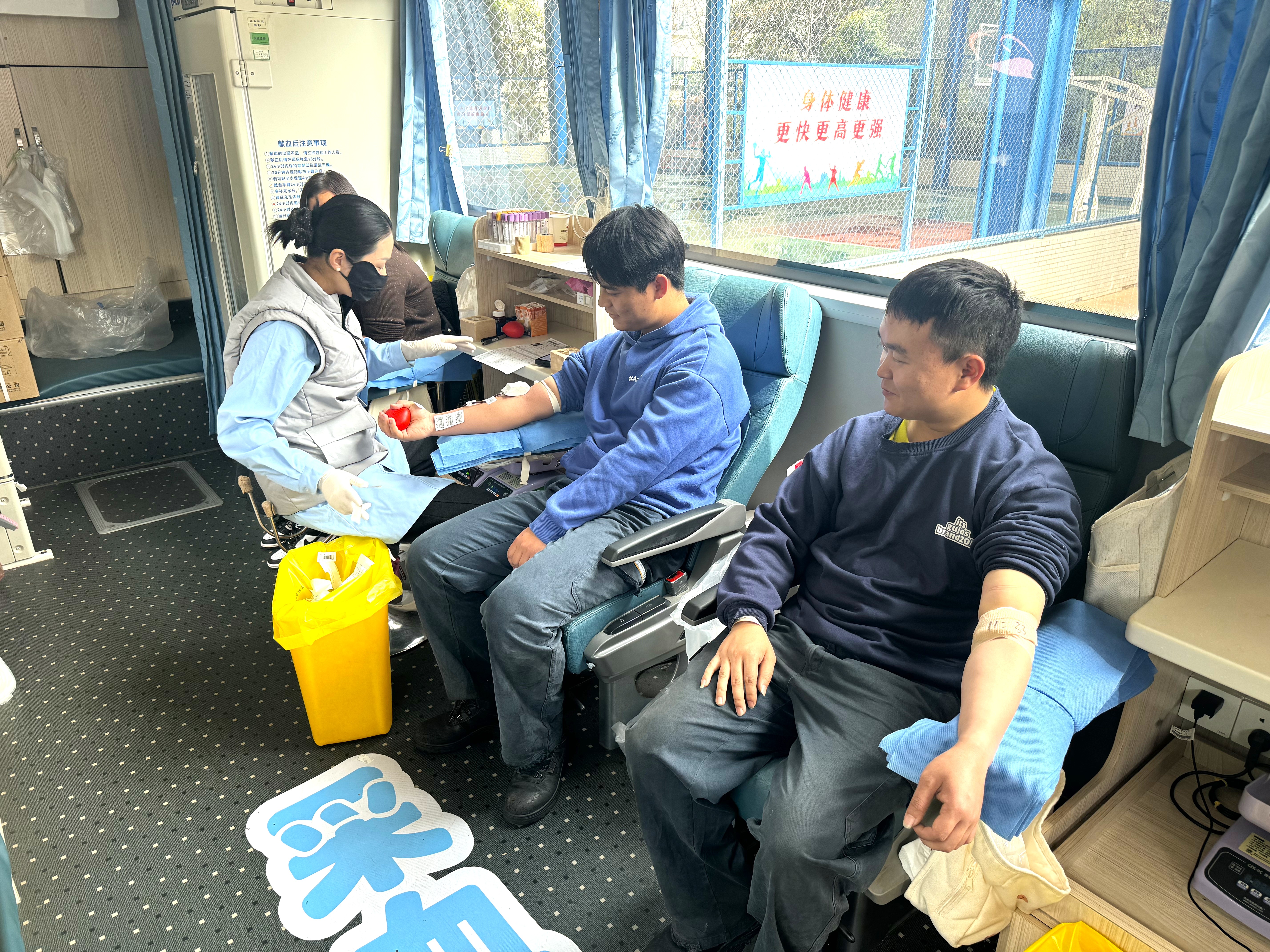 云铝股份开展“绿色铝途 志愿同行”学雷锋志愿服务活动(云铝股份 杨泽旺) (3).jpg